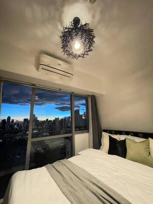 The Serene Escape Rockwell Makati City View 1Br Apartment มะนิลา ภายนอก รูปภาพ