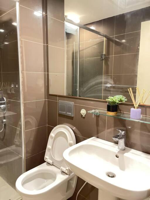 The Serene Escape Rockwell Makati City View 1Br Apartment มะนิลา ภายนอก รูปภาพ