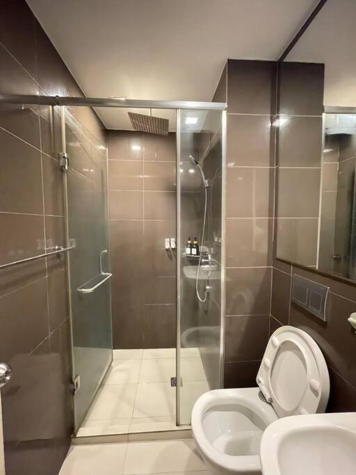 The Serene Escape Rockwell Makati City View 1Br Apartment มะนิลา ภายนอก รูปภาพ