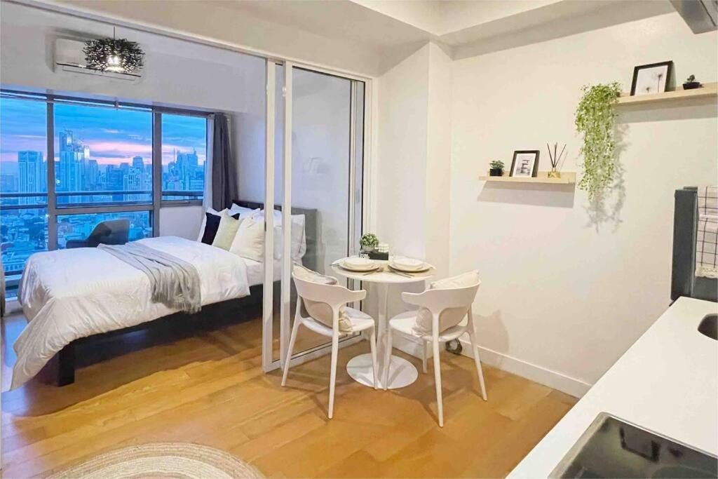 The Serene Escape Rockwell Makati City View 1Br Apartment มะนิลา ภายนอก รูปภาพ